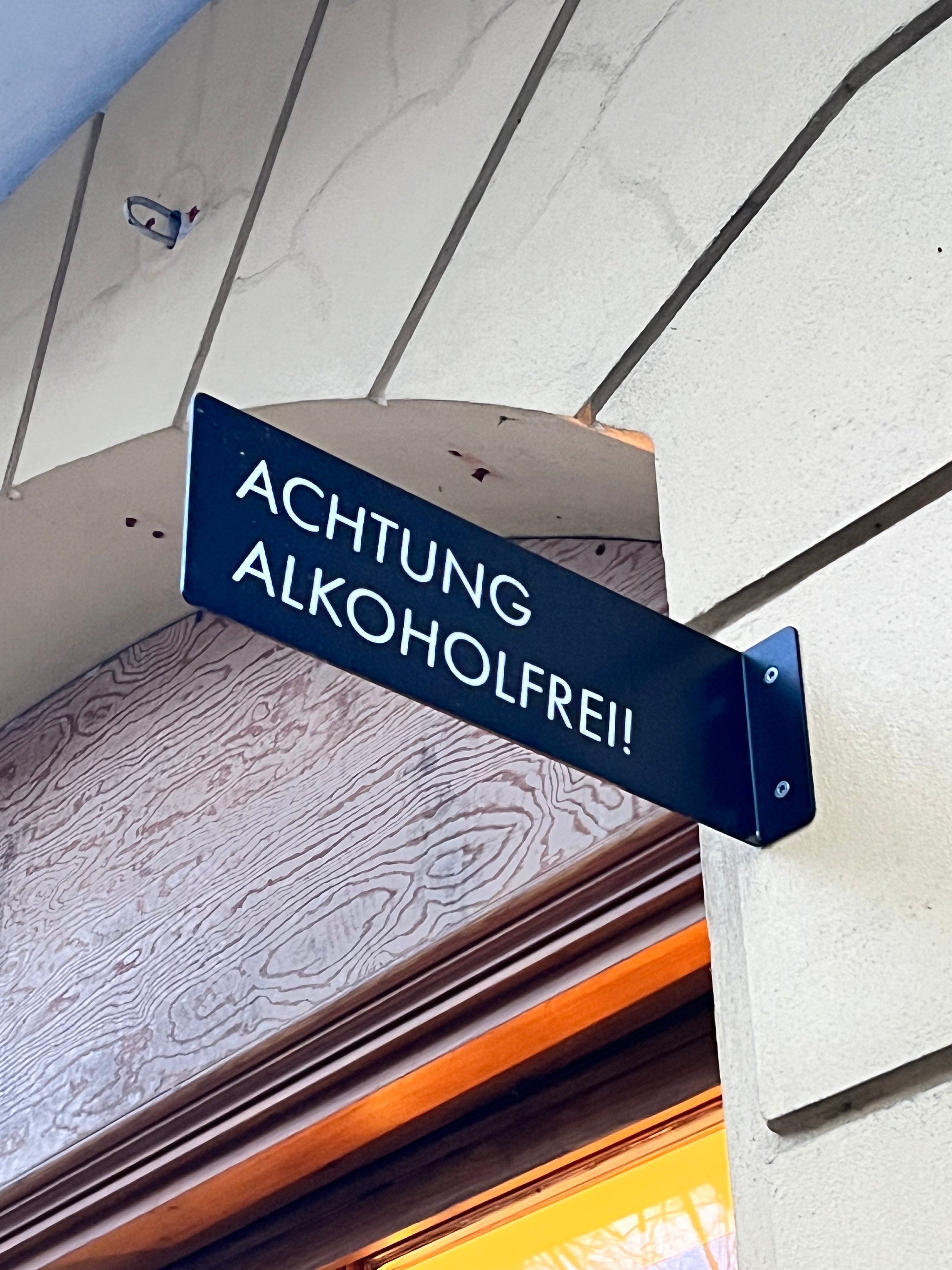 ACHTUNG ALKOHOLFREI • MINDFUL DRINKING CLUB